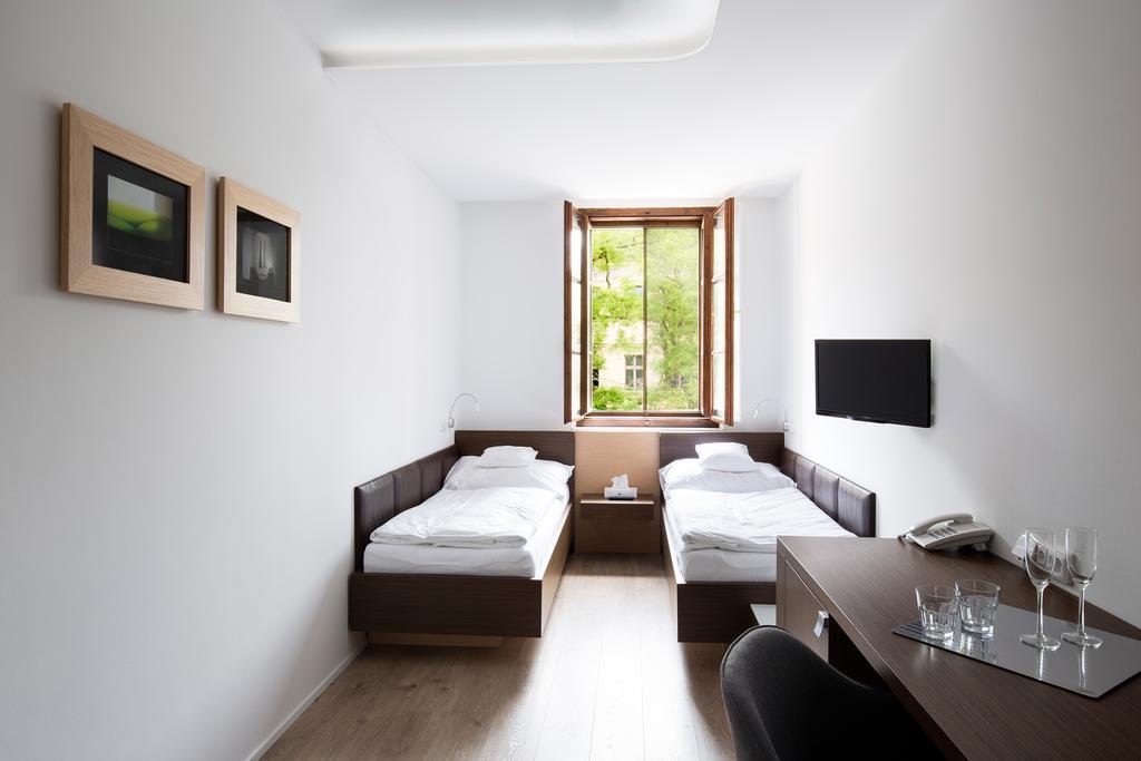 Hotel 100 Pardubice Exterior photo